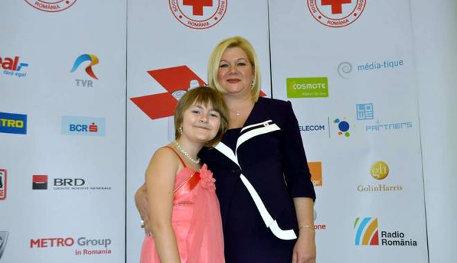 Povestea celei mai tinere voluntare de la Crucea Roșie Constanța. De la 8 ani ajută oamenii - fondvoluntarcrucearosie2-1421425654.jpg