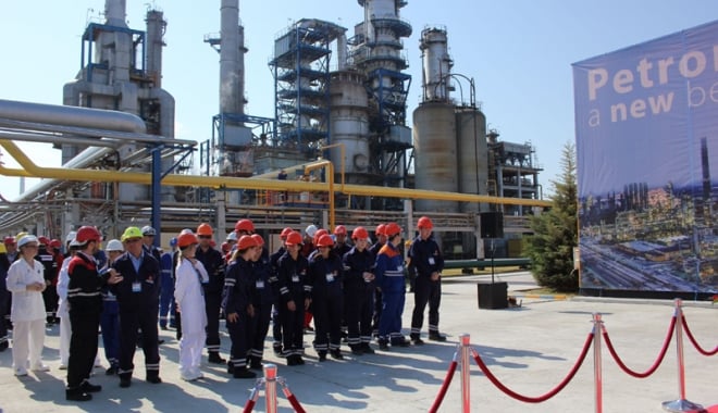 Negocieri sindicale la Petromidia. Compania, dispusă să acorde creșteri salariale din octombrie 2016 - fonpetromidia-1466699605.jpg
