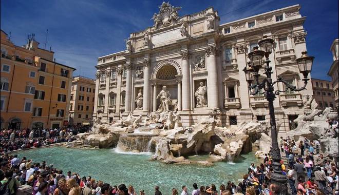 S-a redeschis Fontana di Trevi, unul dintre simbolurile Romei - fontanaditrevi-1446648094.jpg