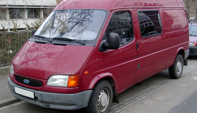 Ford Transit furat, descoperit la Negru Vodă - ford-1365412568.jpg