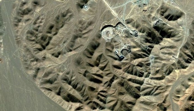 Dispozitiv de spionaj camuflat într-o rocă, descoperit în Iran - fordo5168315afpmediafaxfoto-1348520824.jpg