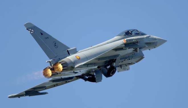 Marea Britanie: Avioane de luptă Typhoon, ridicate de la sol pentru a intercepta două bombardiere rusești - forta-1431620574.jpg