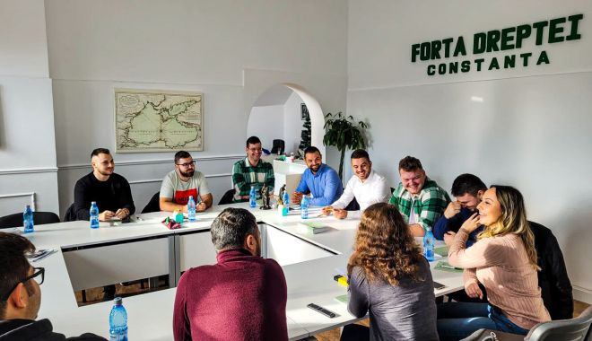 Tinerii constănţeni din Forţa Dreptei au participat la un training cu Alexandru Manda - fortadrepteitineri-1670434181.jpg