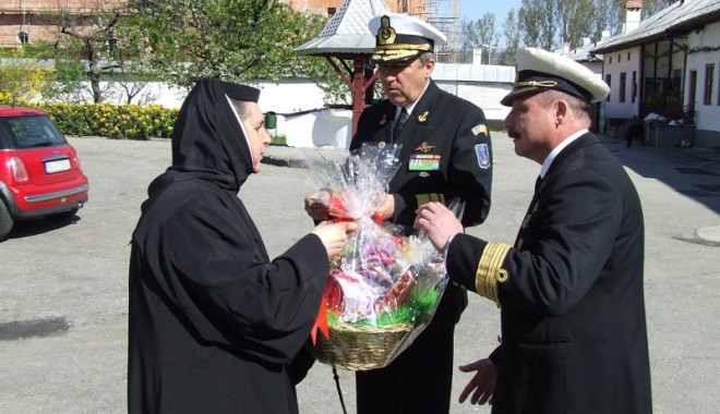 Marinarii și aviatorii militari s-au rugat la Mânăstirea Dintr-un Lemn - fortelenavale-1367171769.jpg