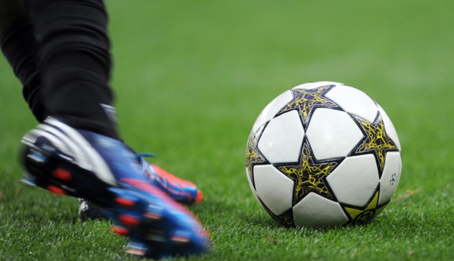 Foștii fotbaliști vor fi ajutați financiar dintr-un fond lunar de 8.333 de euro - fotbal-1386703899.jpg