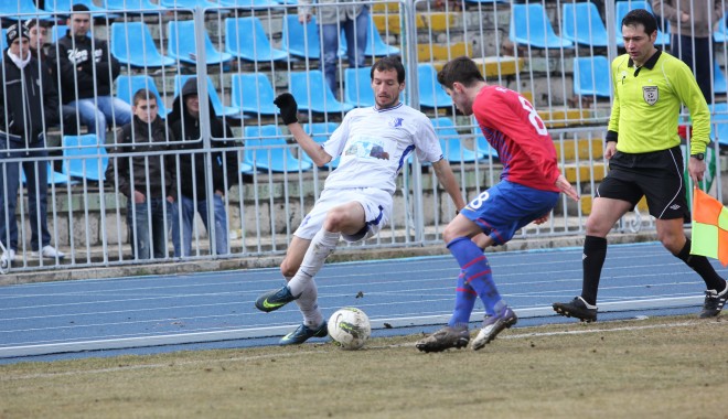 Fotbal / Sâmbătă, FC Farul - Callatis Mangalia, meci amical - fotbal11-1330597898.jpg