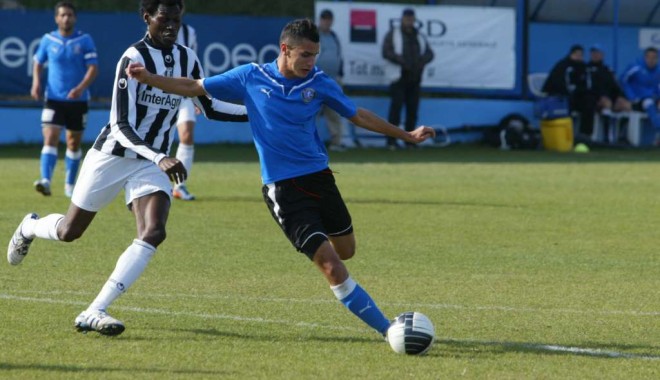 Fotbal / Trei jucători ai Viitorului, convocați la naționala U20 - fotbal2-1329645248.jpg