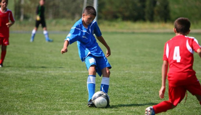 Juniorii Academia Hagi, locul 3 la Childrens Champions League - fotbalacademia-1351426483.jpg