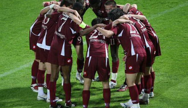 Cluburile din Liga I doresc promovarea Rapidului pentru recuperarea datoriei - fotbalcluburi-1386786122.jpg
