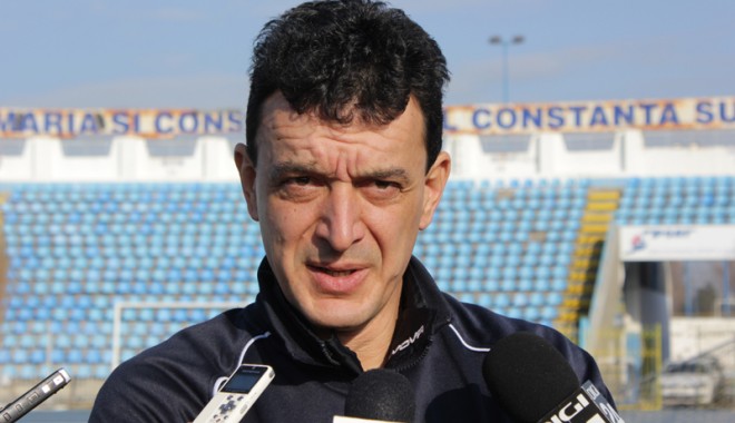 Ce le-a răspuns antrenorul FC Farul contestatarilor - fotbalfarul-1363971470.jpg