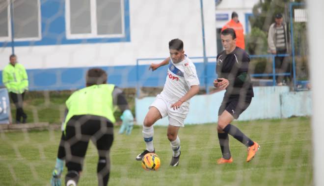 Fotbal: FC Viitorul a învins Portul Constanța, în etapa a 4-a de play-off - fotbalfcviitorulsursaacademiahag-1430294384.jpg