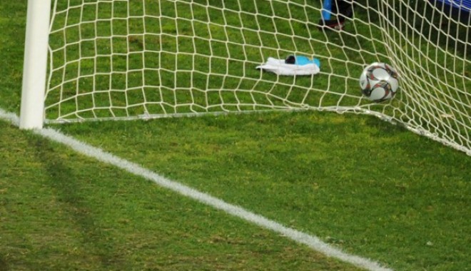 L-a văzut pe Ronaldo că marchează din Rabona în FIFA 15 și a recreat golul în realitate - fotbalgolmontaj360448819617mfx-1413183797.jpg