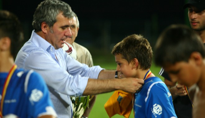 Fiul lui Hagi a înscris un super-gol din corner! - fotbalianisgol-1363278904.jpg