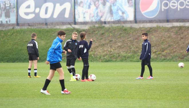 12 fotbaliști ai Academiei de Fotbal 