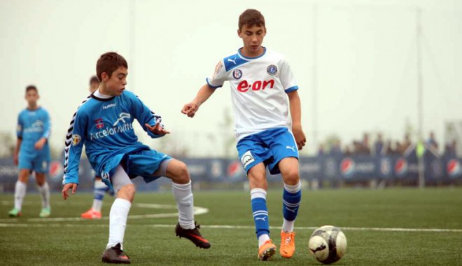 Fotbaliștii juniori și-au aflat programul sezonului 2014/2015 - fotbalistii-1408558398.jpg