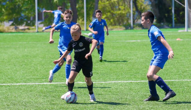 Fotbal / Victorii pe linie pentru juniorii Academiei Hagi, în Campionatul Judeţean - fotbaljuniori-1620637359.jpg