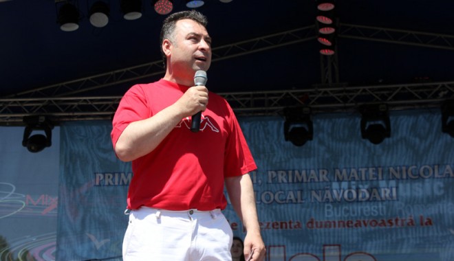 ATENȚIE MICROBIȘTI! / Iată CEA MAI TARE PROMISIUNE făcută de primarul NICOLAE MATEI - fotbalmateisageata-1367947040.jpg