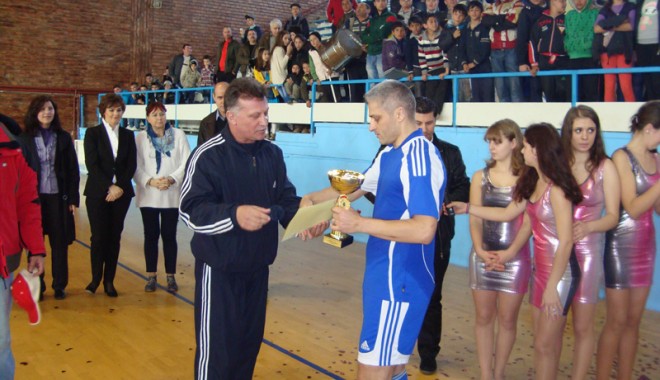 Cine sunt premianții Cupei de iarnă la fotbal de sală - fotbaloldboysmedgidia-1363030714.jpg