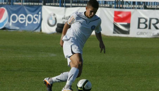Fotbal / Răzvan Marin, de la Academia Hagi, a marcat pentru România U17 - fotbalrazvan-1349273444.jpg