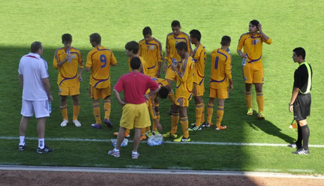 Fotbal / România U16 a pierdut cu 1-10 în fața Germaniei. Șase jucători de la Academia Hagi au fost titulari - fotbalromaniau16-1368694898.jpg