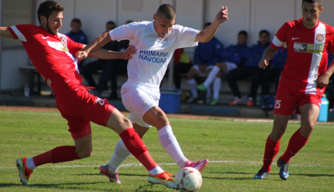 Fotbal: Săgeata Năvodari a primit un prim ajutor - fotbalsageata-1412754197.jpg