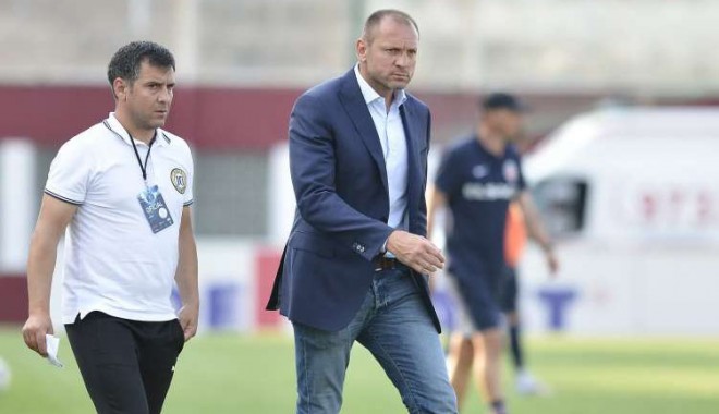 Fotbal: Bogdan Stelea nu va mai antrena FC Viitorul - fotbalsteleasursaacademiahagiro1-1408454977.jpg