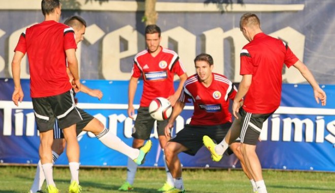 Fotbal: Victor Pițurcă a ales stranierii pentru meciurile cu Ungaria și Finlanda - fotbalstranierisursafrfro-1411459554.jpg