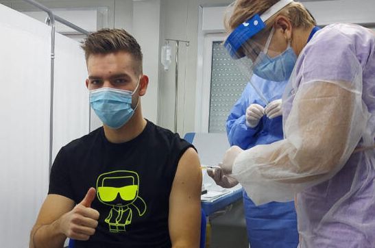Fotbalul se vaccinează! A demarat campania de imunizare a loturilor naționale - fotbalul2-1614021139.jpg
