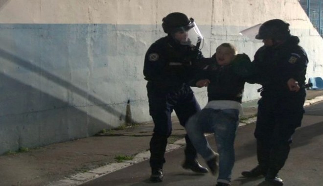 Fotbal / Scandal după meciul Viitorul - Oțelul. S-a lăsat cu scaune rupte și amenzi - fotbalviitorulscandal-1365493739.jpg