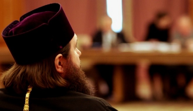 Doi călugări s-au distrat cu femei și băutură chiar în Episcopie - foto-1369839981.jpg