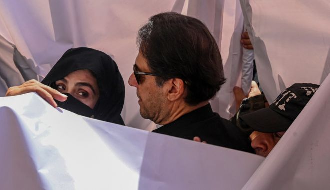 Imran Khan și soția lui, condamnați la 7 ani de închisoare fiecare. Căsătoria lor, declarată ilegală