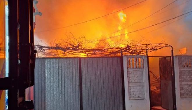 10 incendii în doar 24 de ore, la Constanţa! Pompierii fac un apel către locuitorii oraşului