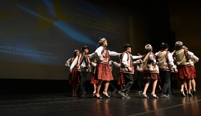 FOTO. Spectacol cu invitaţi de seamă şi dansuri tradiționale tătărești, la Constanţa. 