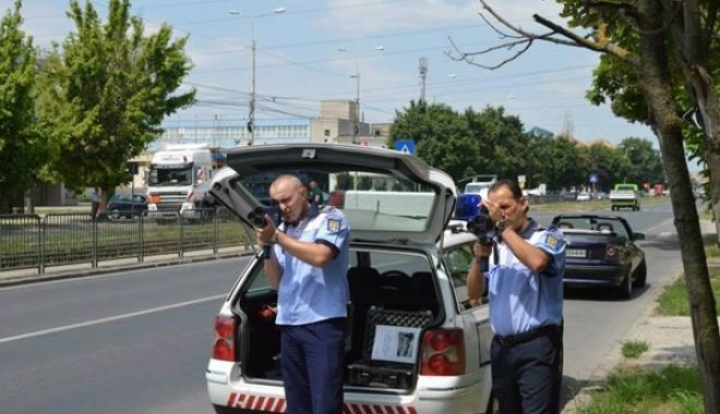 Polițiștii rutieri: 
