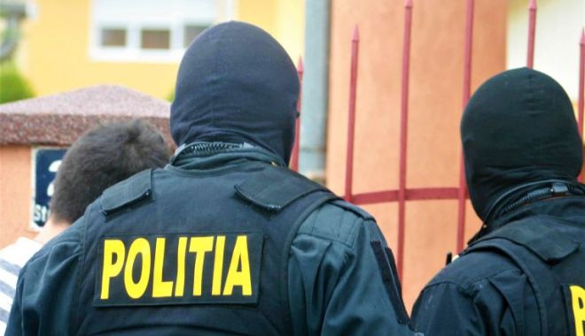 Flagrant cu focuri de armă și mașini lovite! Miza, câteva sute de grame de droguri - foto16-1572441183.jpg