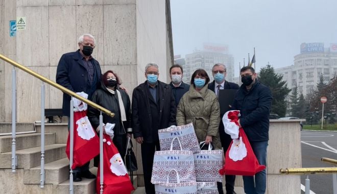 Pseudo-cadoul de Moș Nicolae oferit Guvernului de angajații din învățământ - foto2-1638797572.jpg