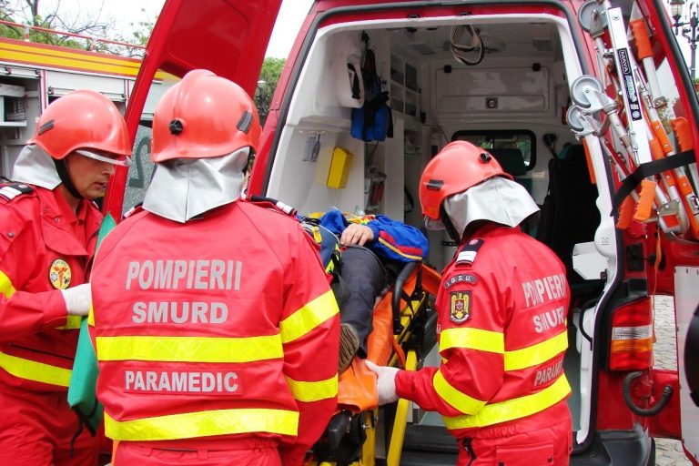 Tânăr de 20 de ani, rănit după ce a intrat cu mașina într-un copac - foto20768x5121-1774506240.webp