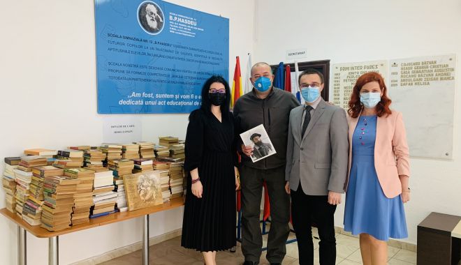 Şcoala nr. 12 a primit în dar 800 de volume de beletristică - foto2donatiehossu-1622707939.jpg