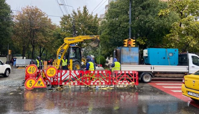 Echipele RAJA lucrează la înlocuirea conductei de la intersecția străzilor Mircea cel Bătrân cu Nicolae Iorga - foto3-1634115911.jpg