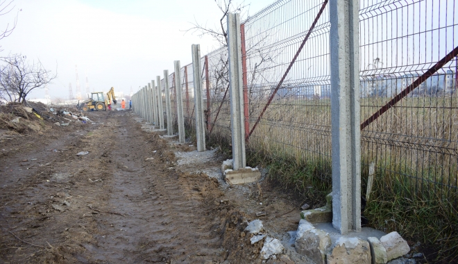 GALERIE FOTO / Vă place cum arată Constanța? Soluția Armatei: garduri de beton și sârmă ghimpată sub nas, în civilizația lui 2018 - foto4-1515165494.jpg