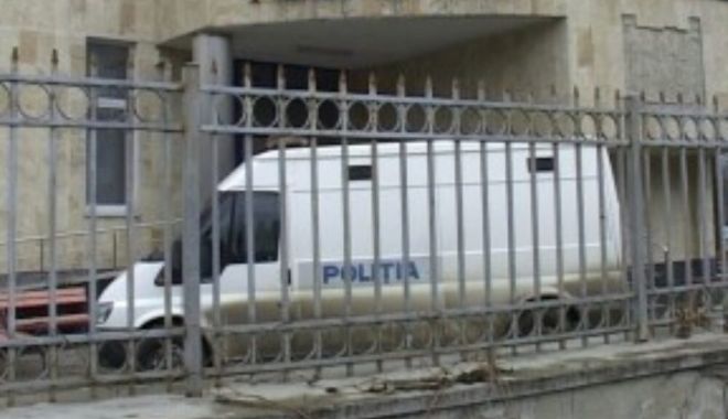 Viceprimar reţinut după ce ar fi folosit o diplomă de studii falsă