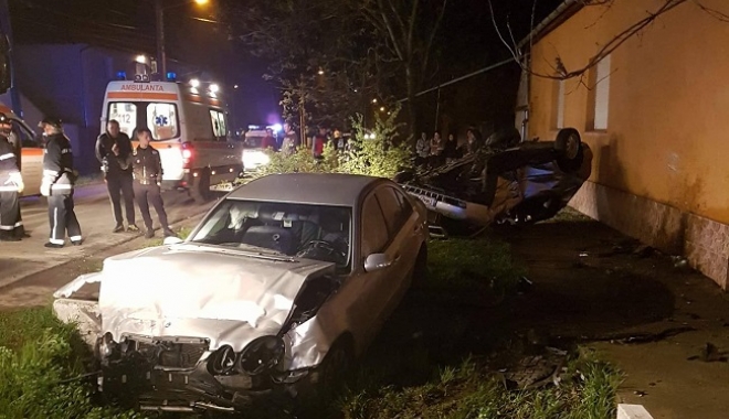 ACCIDENT GRAV. Trei persoane au fost rănite, după ce o mașină s-a răsturnat - foto6-1491460687.jpg