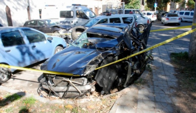 Accident ȘOCANT! A intrat în copac cu 200 de km/h - foto9802275068800-1413133615.jpg