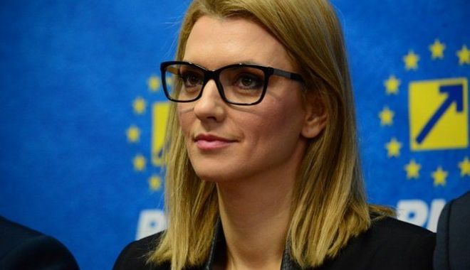 Gorghiu, despre punerea sub acuzare a lui Iohannis pentru înaltă trădare: Doar o persoană isterică și paranoică se poate coborî atât - fotoalinagorghiu-1533558314.jpg