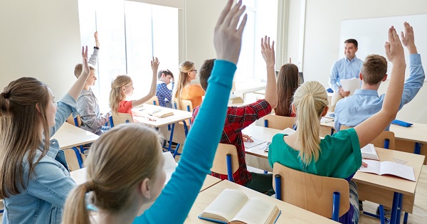 Cine sunt elevii care pot încasa 8.000 de lei de la stat. Care sunt condițiile impuse de Ministerul Educației - fotoburseelevi01-1730900927.jpg