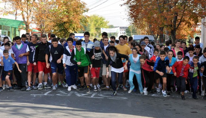 Elevii medgidieni  au sărbătorit Ziua Inimii - fotocrosulinimii1-1349108567.jpg