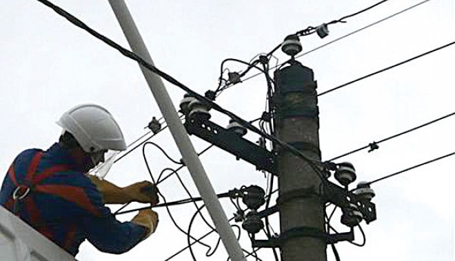 Lucrări ENEL. Vezi aici unde se oprește curentul electric, mâine - fotoenel111390739949-1393338613.jpg