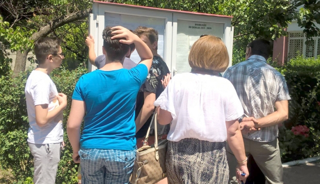 Începe bătaia la sutimi pentru admiterea în liceele bune - fotofondadmitere-1499101152.jpg