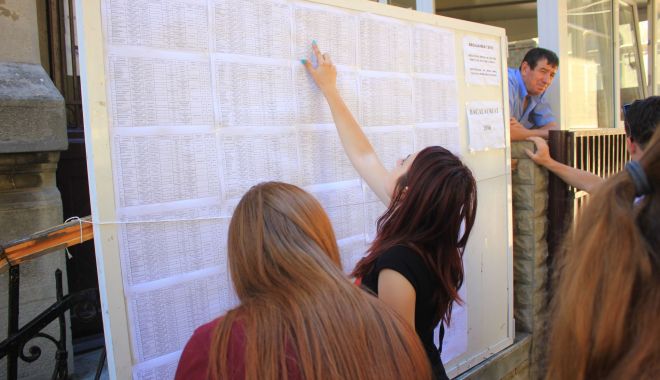 Elevii și părinții, ținuți pe jar! Dispar clase de la liceele teoretice? - fotofondadmitere-1558645903.jpg