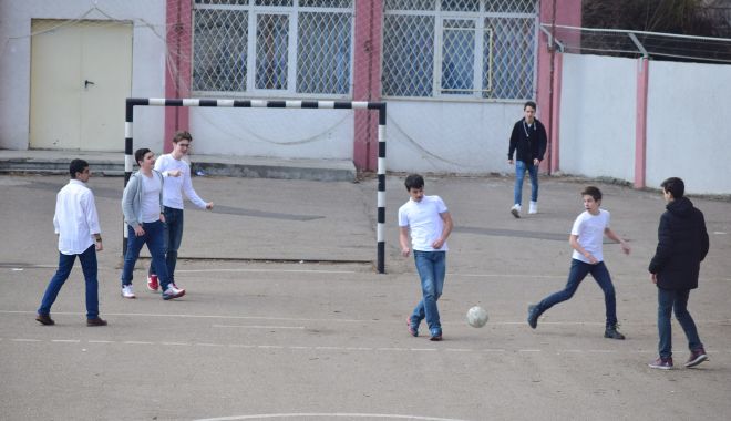 Mai puțini bani pentru cluburile sportive. O parte, alocată terenurilor școlilor - fotofondbanimaiputinicluburi-1596131677.jpg